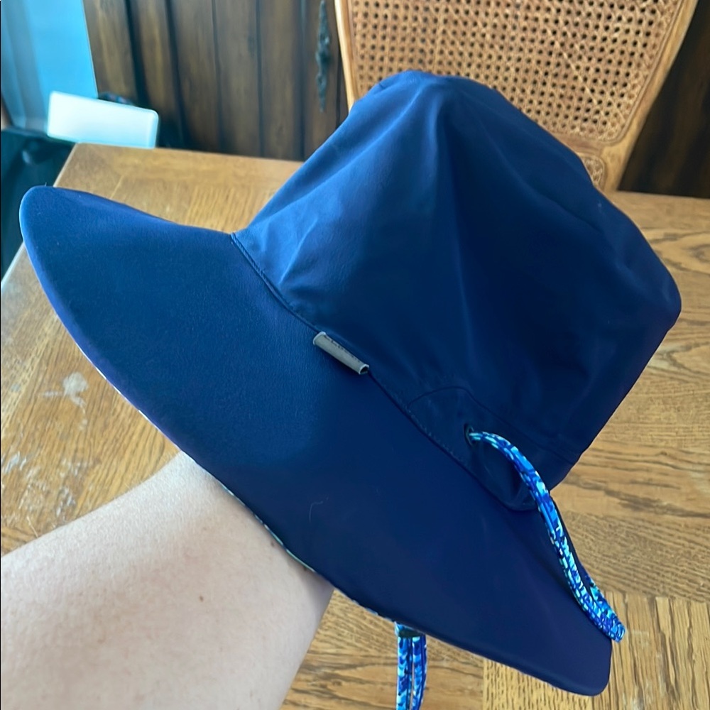 L. L. Beach Reversible Beach Pool Hat One Size Fits Most Navy